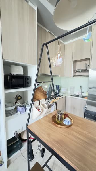 The Hillier, 6 Hillview Rise, 2 Bedrooms, 818 sqft, Condominium For Sale, by George Foo, 500141604 - Kitchen - PropertyGuru.com.sg