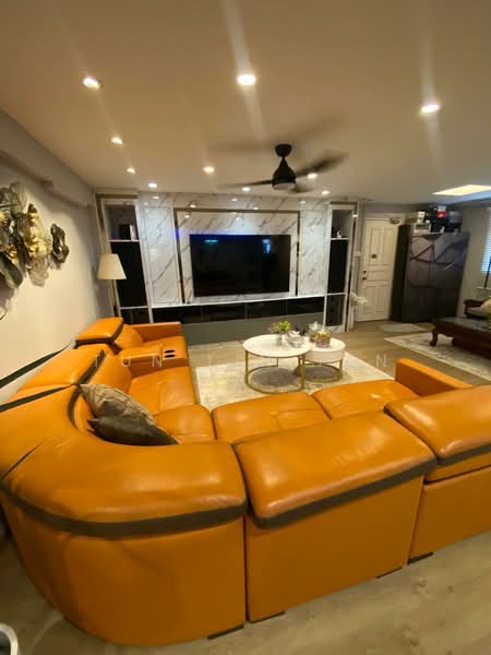 452 Jurong West Street 42, 452 Jurong West Street 42, 3 Bedrooms, 1,431 sqft, HDB Flat For Sale, by Tun Lin Tan, 500141605 - Living Room - PropertyGuru.com.sg