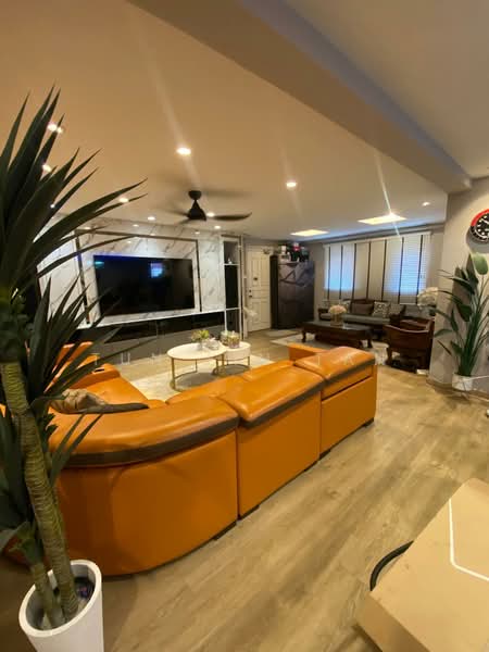 452 Jurong West Street 42, 452 Jurong West Street 42, 3 Bedrooms, 1,431 sqft, HDB Flat For Sale, by Tun Lin Tan, 500141605 - Living Room - PropertyGuru.com.sg