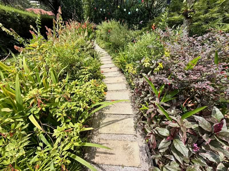 White House Park Estate 🌟 Black & White House🌟Huge Garden, , 4 Bedrooms, 5,000 sqft, Good Class Bungalow For Rent, by Martin Goh 吴伟楠, 500141607 - Garden - PropertyGuru.com.sg