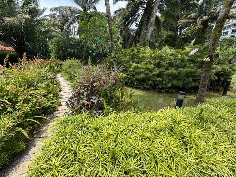 White House Park Estate 🌟 Black & White House🌟Huge Garden, , 4 Bedrooms, 5,000 sqft, Good Class Bungalow For Rent, by Martin Goh 吴伟楠, 500141607 - Garden - PropertyGuru.com.sg