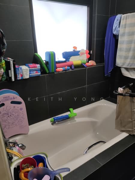 Seasons View, 7 Pemimpin Drive, 3 Bedrooms, 1,152 sqft, Condominium For Sale, by Keith Yong, 500141610 - Bathroom - PropertyGuru.com.sg