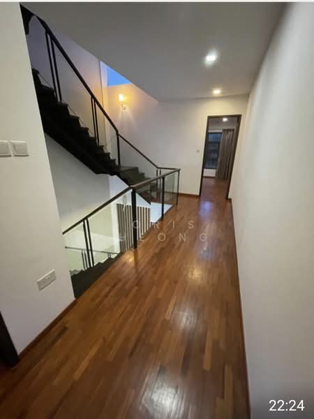 Serangoon Garden Estate, 112 Cowdray Avenue, 6 Bedrooms, 2,640 sqft, Corner Terrace For Rent, by Doris Cheong, 500141624 - Corridor - PropertyGuru.com.sg
