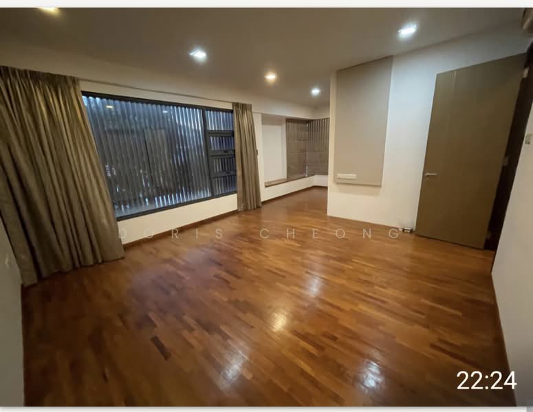 Serangoon Garden Estate, 112 Cowdray Avenue, 6 Bedrooms, 2,640 sqft, Corner Terrace For Rent, by Doris Cheong, 500141624 - Living Room - PropertyGuru.com.sg