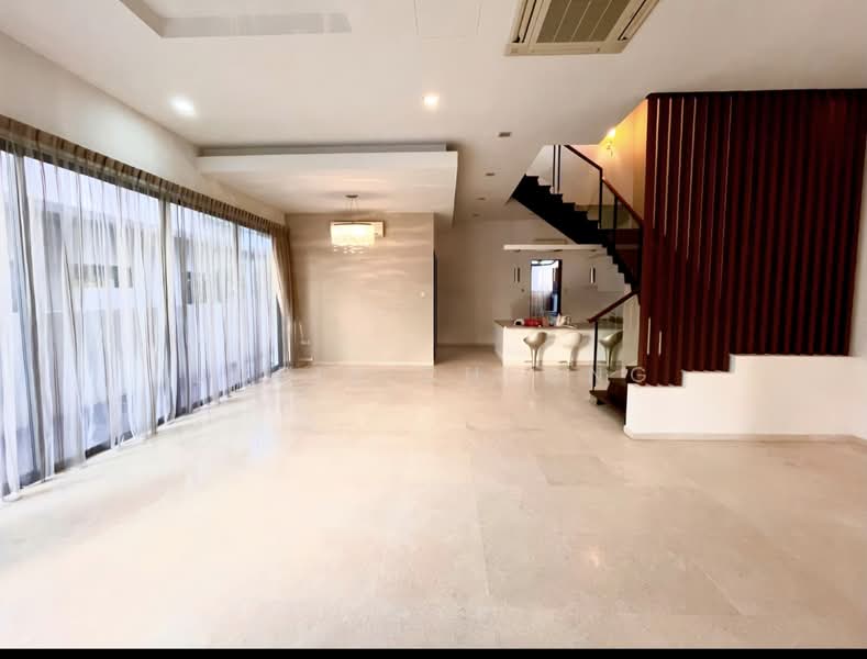 Serangoon Garden Estate, 112 Cowdray Avenue, 6 Bedrooms, 2,640 sqft, Corner Terrace For Rent, by Doris Cheong, 500141624 - Living Room - PropertyGuru.com.sg
