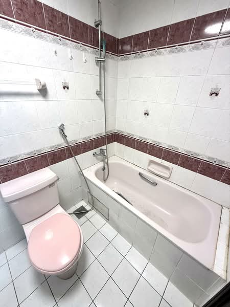 Villa De West, 385 Pasir Panjang Road, Room Rental, 150 sqft, Condominium For Rent, by Sean Ong, 500141632 - Bathroom - PropertyGuru.com.sg