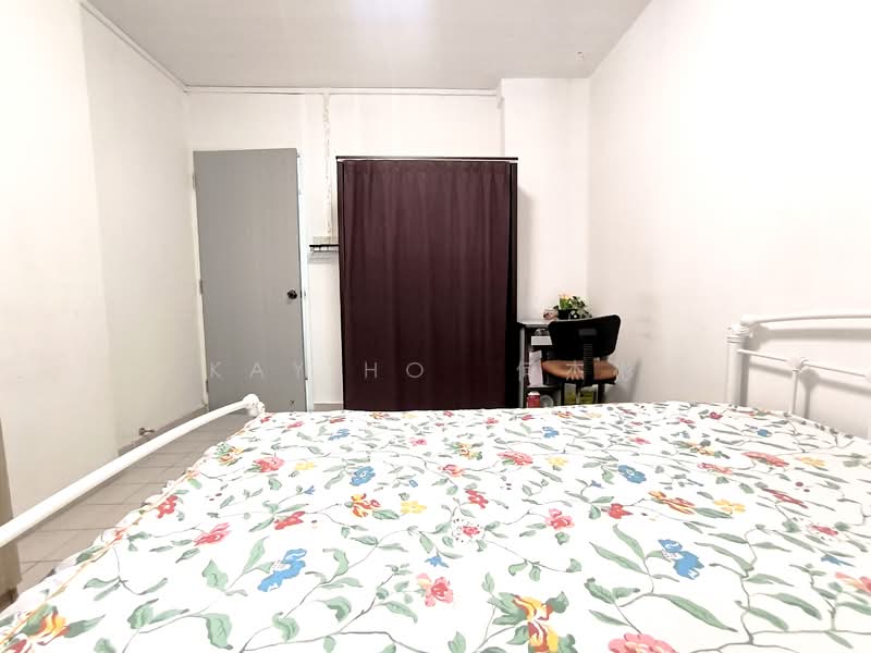 434 Tampines Street 43, 434 Tampines Street 43, Room Rental, 128 sqft, HDB Flat For Rent, by Kay HO  何杰彬, 500141636 - Bedroom - PropertyGuru.com.sg