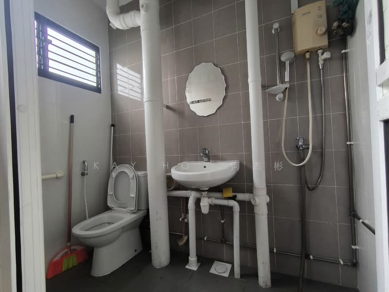 434 Tampines Street 43, 434 Tampines Street 43, Room Rental, 128 sqft, HDB Flat For Rent, by Kay HO  何杰彬, 500141636 - Bathroom - PropertyGuru.com.sg