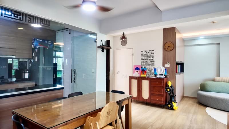 461D Bukit Batok West Avenue 8, 461D Bukit Batok West Avenue 8, 3 Bedrooms, 1,001 sqft, HDB Flat For Sale, by Jerez Amsyar, 500141639 - Living Room - PropertyGuru.com.sg