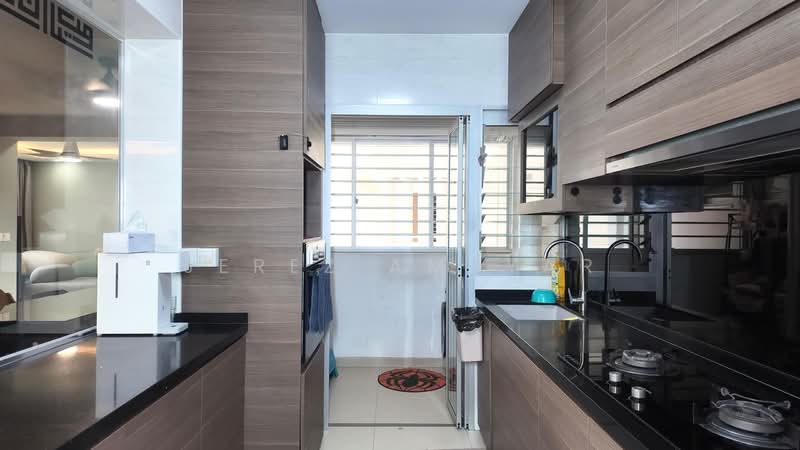 461D Bukit Batok West Avenue 8, 461D Bukit Batok West Avenue 8, 3 Bedrooms, 1,001 sqft, HDB Flat For Sale, by Jerez Amsyar, 500141639 - Kitchen - PropertyGuru.com.sg