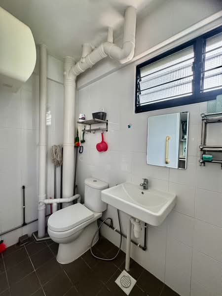 173 Woodlands Street 13, 173 Woodlands Street 13, Room Rental, 120 sqft, HDB Flat For Rent, by Nicole Ee 余佩敏, 500141664 - Bathroom - PropertyGuru.com.sg