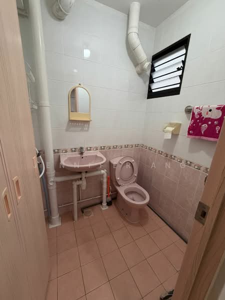 523 Ang Mo Kio Avenue 5, 523 Ang Mo Kio Avenue 5, 2 Bedrooms, 732 sqft, HDB Flat For Sale, by Jennifer Ang, 500141671 - Bathroom - PropertyGuru.com.sg