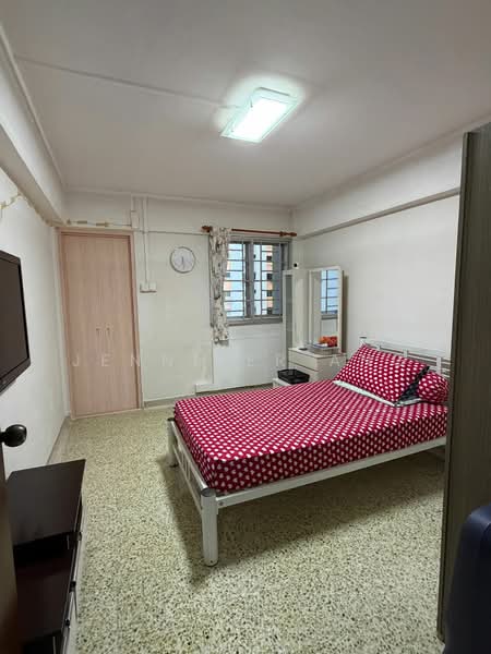 523 Ang Mo Kio Avenue 5, 523 Ang Mo Kio Avenue 5, 2 Bedrooms, 732 sqft, HDB Flat For Sale, by Jennifer Ang, 500141671 - Bedroom - PropertyGuru.com.sg