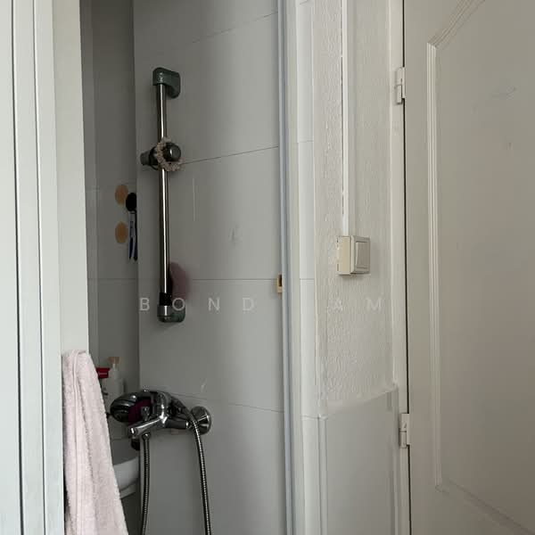 Tanglin Park, 5B Ridley Park, 3 Bedrooms, 1,604 sqft, Condominium For Rent, by Bond Lam, 500141687 - Bathroom - PropertyGuru.com.sg
