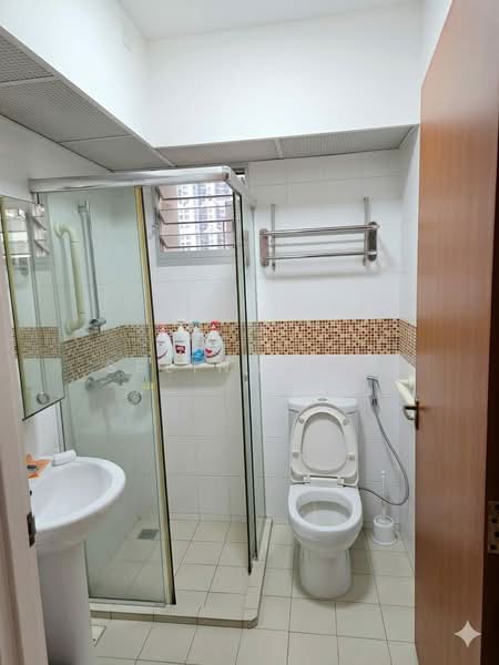 430B Fernvale Link, 430B Fernvale Link, 2 Bedrooms, 721 sqft, HDB Flat For Rent, by Selina Sun, 500141700 - Bathroom - PropertyGuru.com.sg