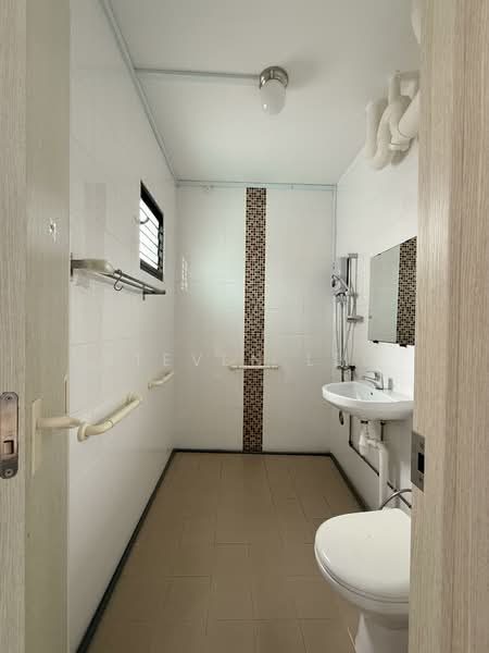 274 Yishun Street 22, 274 Yishun Street 22, 3 Bedrooms, 1,119 sqft, HDB Flat For Rent, by Steven Lee, 500141708 - Bathroom - PropertyGuru.com.sg