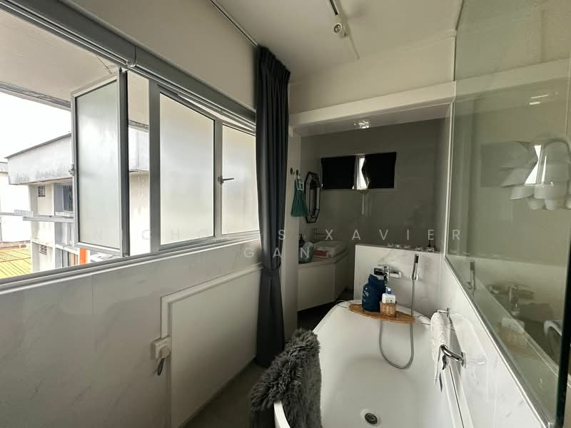109 Clementi Street 11, 109 Clementi Street 11, Room Rental, 215 sqft, HDB Flat For Rent, by Nicholas Xavier Gan, 500141749 - Bathroom - PropertyGuru.com.sg