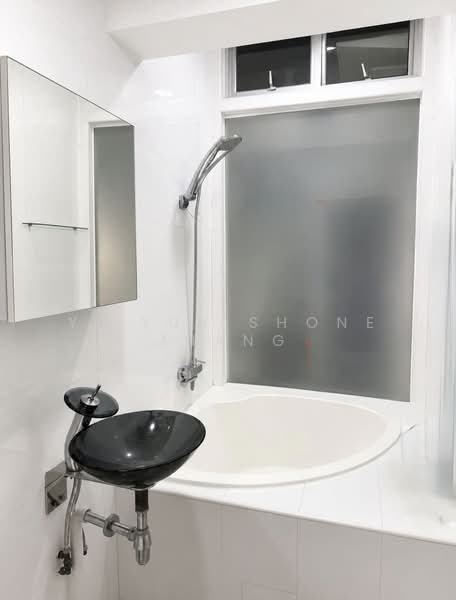 24 Chapel Close, Marine Parade MRT, East Coast, Amber Road, Still Road, Joo Chiat, 24 Chapel Close, 3 Bedrooms, 1,335 sqft, Terraced House For Rent, by Yi Yun Shone Zhang, 500141751 - Bathroom - PropertyGuru.com.sg