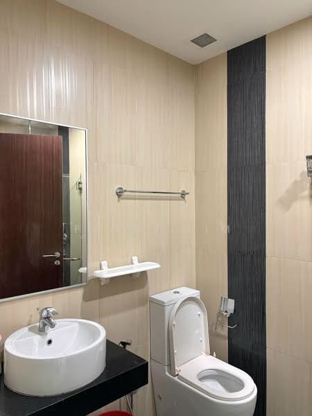 Cardiff Residence, 103 Cardiff Grove, 1 Bedroom, 409 sqft, Condominium For Sale, by Peggy Lim, 500141752 - Bathroom - PropertyGuru.com.sg