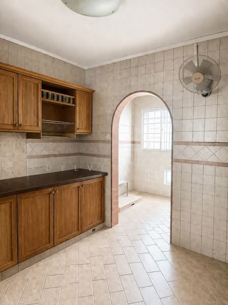 891 Tampines Avenue 8, 891 Tampines Avenue 8, 3 Bedrooms, 1,076 sqft, HDB Flat For Sale, by Delvin Ong, 500141754 - Kitchen - PropertyGuru.com.sg