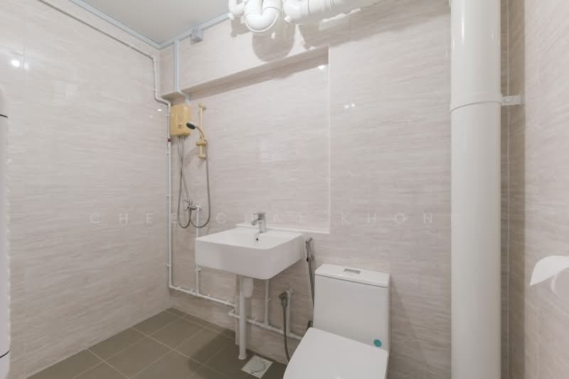 873 Woodlands Street 81, 873 Woodlands Street 81, 3 Bedrooms, 1,194 sqft, HDB Flat For Sale, by Chee Chai Khong, 500141763 - Bathroom - PropertyGuru.com.sg