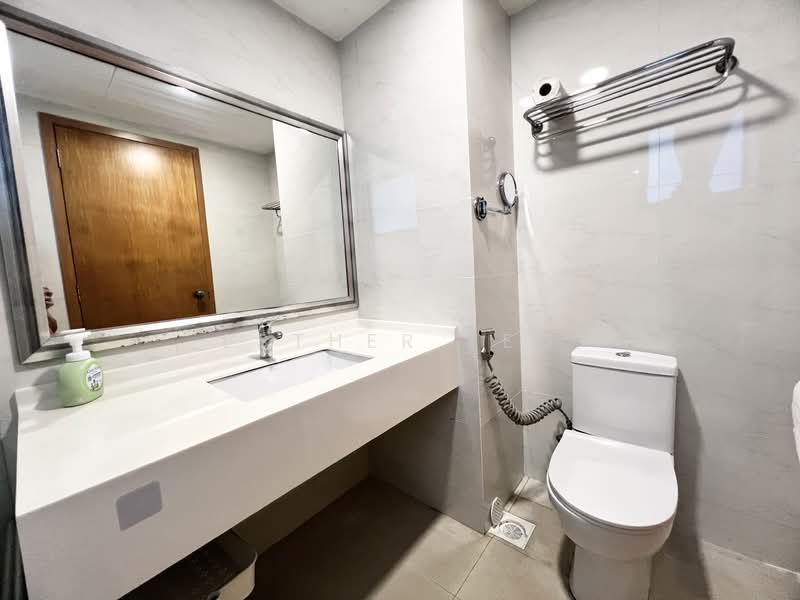 Blue Horizon, 21 West Coast Crescent, 2 Bedrooms, 904 sqft, Condominium For Rent, by Esther Teo, 500141830 - Bathroom - PropertyGuru.com.sg