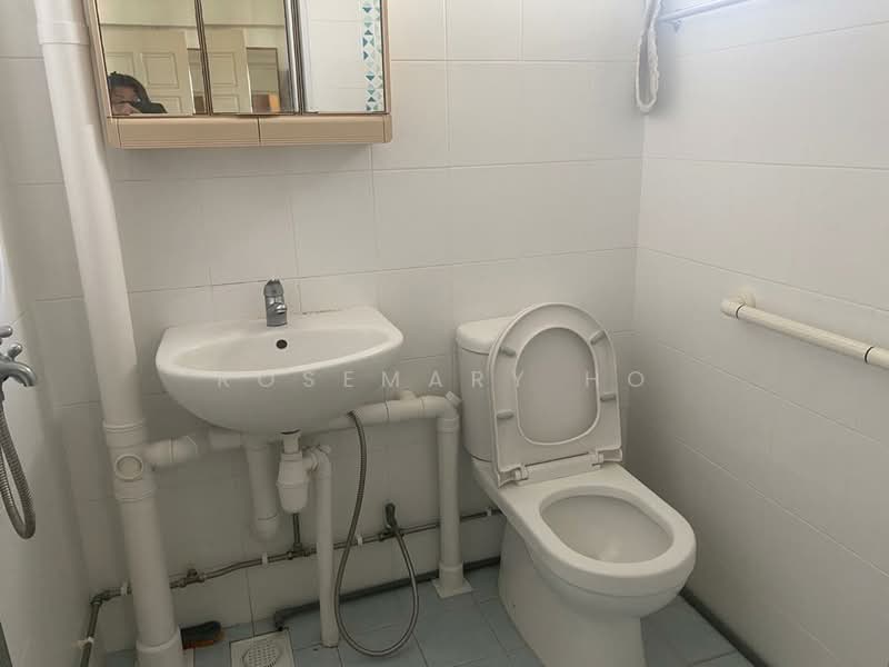 177 Ang Mo Kio Avenue 4, 177 Ang Mo Kio Avenue 4, Room Rental, 150 sqft, HDB Flat For Rent, by Rosemary Ho, 500141843 - Bathroom - PropertyGuru.com.sg