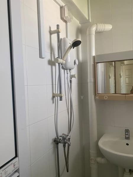 177 Ang Mo Kio Avenue 4, 177 Ang Mo Kio Avenue 4, Room Rental, 150 sqft, HDB Flat For Rent, by Rosemary Ho, 500141843 - Bathroom - PropertyGuru.com.sg