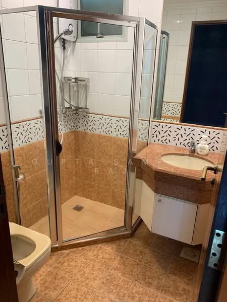 Sunshine Plaza, 10 Prinsep Link, Room Rental, 200 sqft, Apartment For Rent, by Gupta Sameer Raj, 500141845 - Bathroom - PropertyGuru.com.sg
