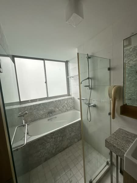 Gardenvista, 962 Dunearn Road, 2 Bedrooms, 861 sqft, Condominium For Sale, by Kelvin Koh, 500141863 - Bathroom - PropertyGuru.com.sg