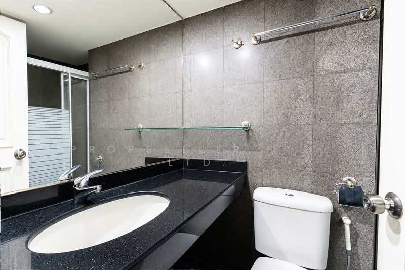 International Plaza, 10 Anson Road, 3 Bedrooms, 1,378 sqft, Apartment For Sale, by Kit Toh, 500141905 - Bathroom - PropertyGuru.com.sg