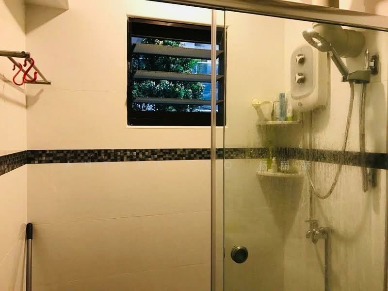671A Klang Lane, 671A Klang Lane, 3 Bedrooms, 807 sqft, HDB Flat For Sale, by Anthea Yeo 杨丽娇, 500141913 - Bathroom - PropertyGuru.com.sg