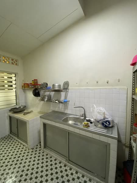 Casuarina Road Terrace House For Rent, Casuarina Road, 3 Bedrooms, 1,000 sqft, Terraced House For Rent, by Kian Law, 500141916 - Kitchen - PropertyGuru.com.sg
