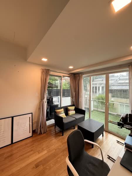 The Greenwood, 247 Greenwood Avenue, 5 Bedrooms, 3,000 sqft, Terraced House For Sale, by Alliston Chung, 500141930 - Living Room - PropertyGuru.com.sg