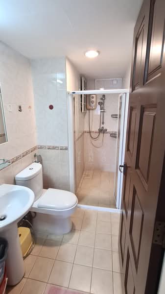 52 Strathmore Avenue, 52 Strathmore Avenue, Room Rental, 100 sqft, HDB Flat For Rent, by Bryan Cheng, 500141997 - Bathroom - PropertyGuru.com.sg
