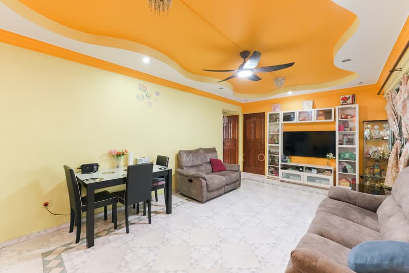 690D Choa Chu Kang Crescent, 690D Choa Chu Kang Crescent, 3 Bedrooms, 969 sqft, HDB Flat For Sale, by Jeremy Koh, 500142000 - Living Room - PropertyGuru.com.sg