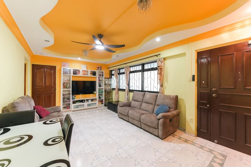 690D Choa Chu Kang Crescent, 690D Choa Chu Kang Crescent, 3 Bedrooms, 969 sqft, HDB Flat For Sale, by Jeremy Koh, 500142000 - Living Room - PropertyGuru.com.sg
