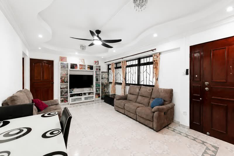 690D Choa Chu Kang Crescent, 690D Choa Chu Kang Crescent, 3 Bedrooms, 969 sqft, HDB Flat For Sale, by Jeremy Koh, 500142000 - Living Room - PropertyGuru.com.sg