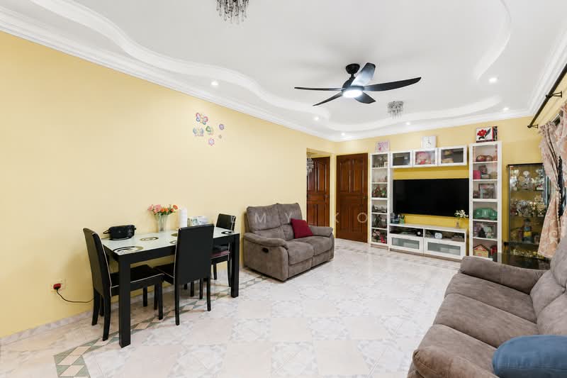 690D Choa Chu Kang Crescent, 690D Choa Chu Kang Crescent, 3 Bedrooms, 969 sqft, HDB Flat For Sale, by Jeremy Koh, 500142000 - Living Room - PropertyGuru.com.sg
