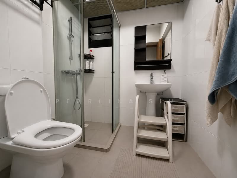 464A Bukit Batok West Avenue 8, 464A Bukit Batok West Avenue 8, 3 Bedrooms, 1,216 sqft, HDB Flat For Sale, by Pearlina Sim, 500142001 - Bathroom - PropertyGuru.com.sg