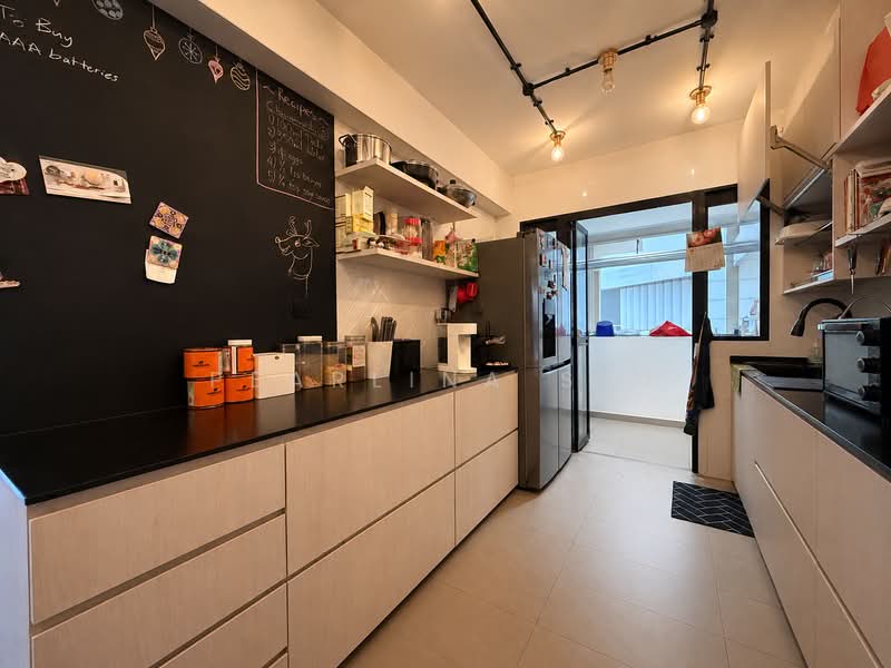 464A Bukit Batok West Avenue 8, 464A Bukit Batok West Avenue 8, 3 Bedrooms, 1,216 sqft, HDB Flat For Sale, by Pearlina Sim, 500142001 - Kitchen - PropertyGuru.com.sg