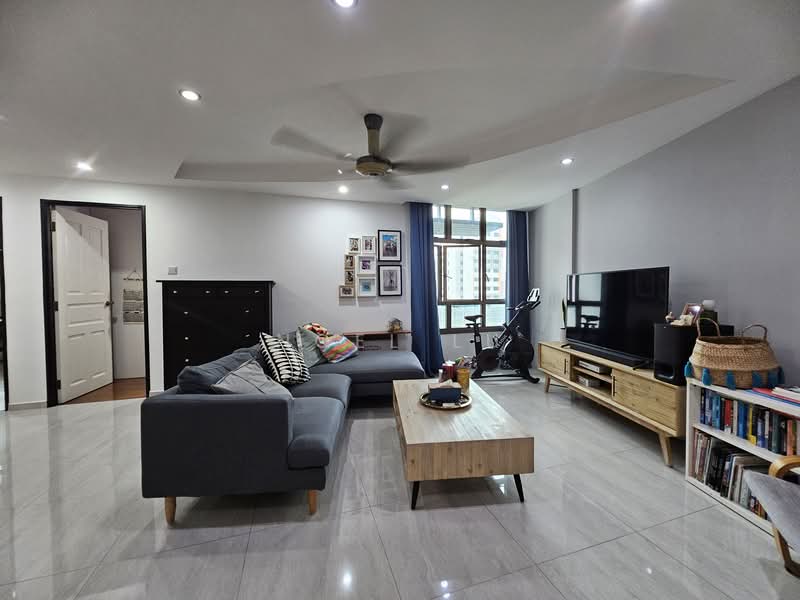678D Jurong West Street 64, 678D Jurong West Street 64, 3 Bedrooms, 1,195 sqft, HDB Flat For Sale, by Noel Lu, 500142003 - Living Room - PropertyGuru.com.sg