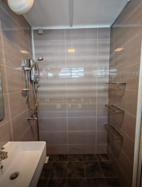 156 Simei Road, 156 Simei Road, 3 Bedrooms, 1,119 sqft, HDB Flat For Sale, by Tan Carlos 陈卡洛, 500142007 - Bathroom - PropertyGuru.com.sg