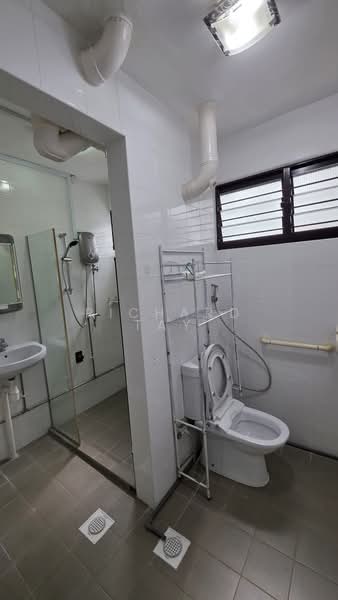 321 Ubi Avenue 1, 321 Ubi Avenue 1, 2 Bedrooms, 680 sqft, HDB Flat For Rent, by Richard Tay, 500142012 - Bathroom - PropertyGuru.com.sg