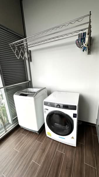 Hillsta, 68 Phoenix Road, 1 Bedroom, 538 sqft, Condominium For Sale, by Dwayne Tan, 500142015 - Balcony - PropertyGuru.com.sg
