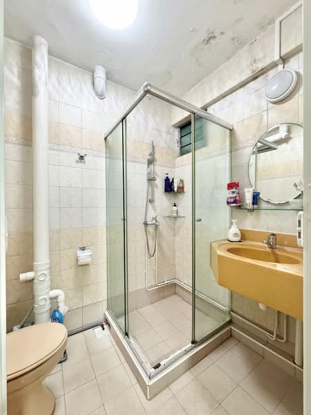 25 Telok Blangah Crescent, 25 Telok Blangah Crescent, 3 Bedrooms, 1,259 sqft, HDB Flat For Sale, by Phoebe, 500142036 - Bathroom - PropertyGuru.com.sg