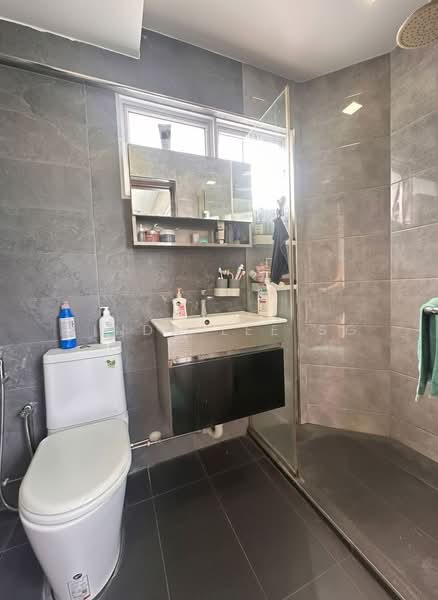 341 Jurong East Avenue 1, 341 Jurong East Avenue 1, 3 Bedrooms, 1,119 sqft, HDB Flat For Sale, by Linda Lee SG, 500142074 - Bathroom - PropertyGuru.com.sg