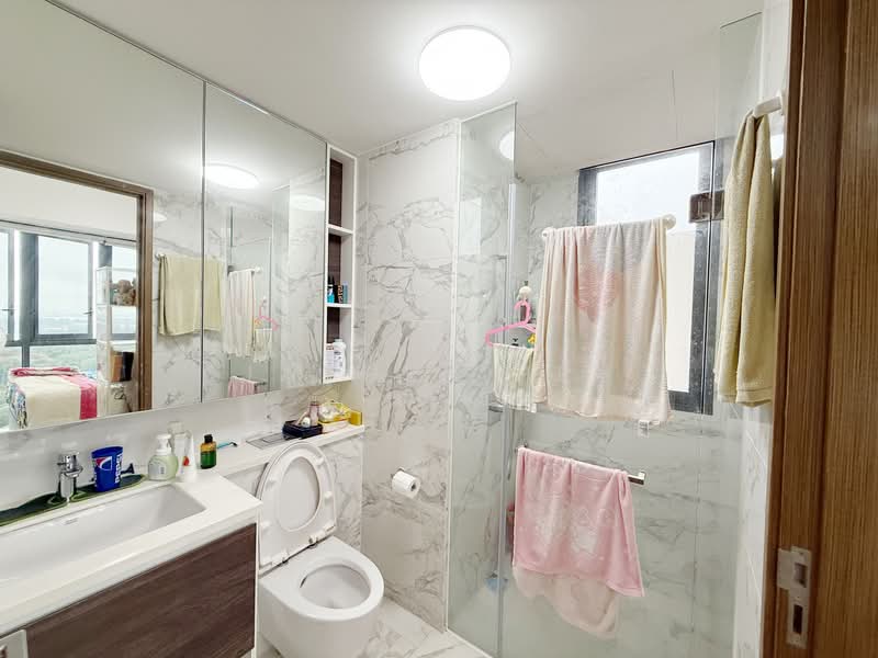 Parc Botannia, 12 Fernvale Street, 3 Bedrooms, 872 sqft, Condominium For Sale, by Jayden Peh, 500142079 - Bathroom - PropertyGuru.com.sg