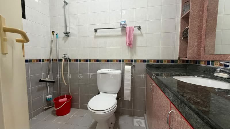 184A Rivervale Crescent, 184A Rivervale Crescent, Hougang / Punggol / Sengkang, 3 Bedrooms, 1,205 sqft, HDB Flat For Sale, by Angela Chan, 500142081 - Bathroom - PropertyGuru.com.sg