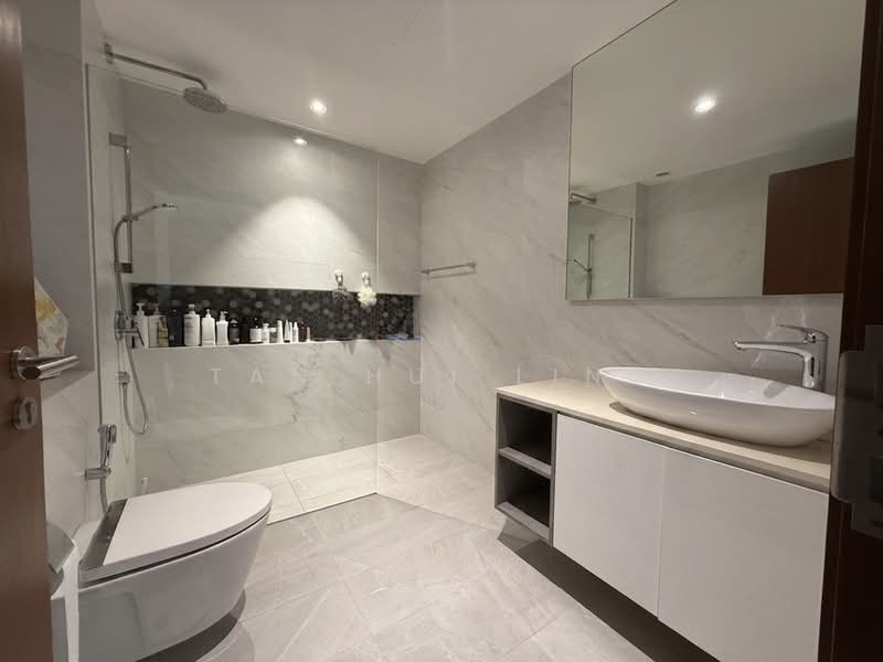The Shelford, 1D Shelford Road, 3 Bedrooms, 1,851 sqft, Condominium For Sale, by Tan Hui Ling, 500142086 - Master Bathroom - PropertyGuru.com.sg